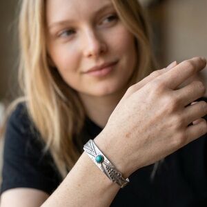 Vintage Navajo Inspired Thunderbird Turquoise Howlite Silver Plated Bracelet